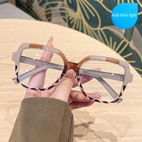 Nouvelles lunettes de soleil tendance de style européen et américain, avec monture large et rectangulaire, effet miroir plat, style Instagram, boîte à lunettes en diamant