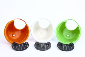 Pot de fleurs suspendu en plastique pour balcon avec crochet et plateau de drainage, idéal pour la culture de fleurs, légumes et herbes en extérieur sur clôture - Vente en gros - Product Image 3