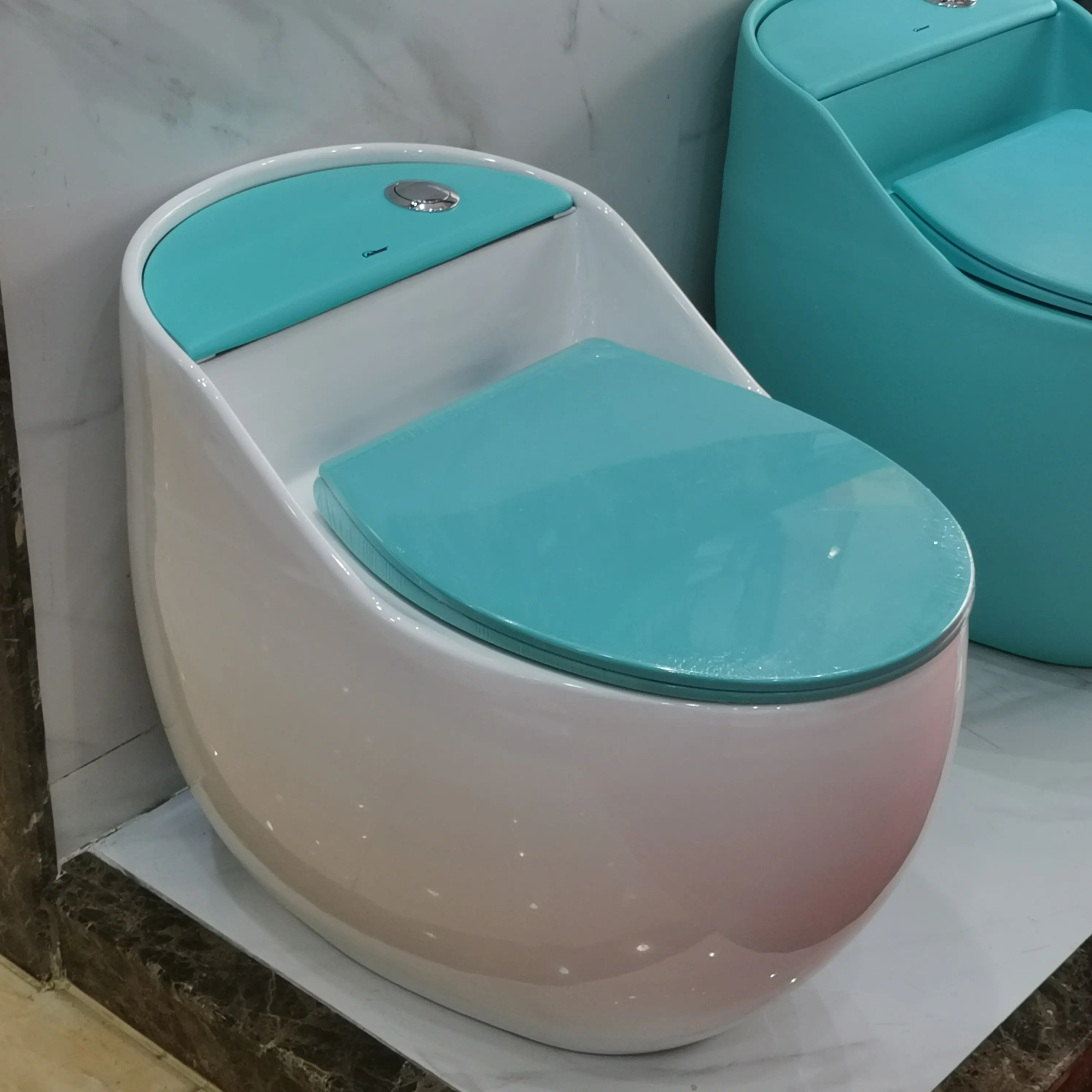 פושאן גבוהה טכנולוגיה אמבטיה אסלת רצפת רכוב צבע כחול ולבן לשאוב סילון אסלת חתיכה אחת