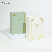 Boîte à bijoux WEIMEI de style livre magique magnétique, doublure en daim vert et rose pour organiser les boucles d'oreilles et les bagues