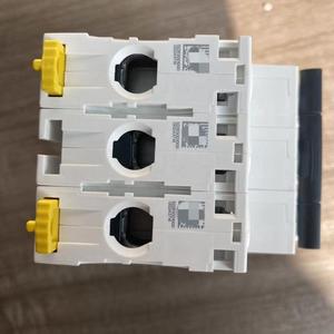 Nouveau disjoncteur d'origine A9F18363 à bon prix - Product Image 4