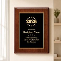 Plaque en bois de noyer brillant avec plaque en métal noir et bordure dorée, gravure personnalisée, trophée de récompense pour l'honneur et les réalisations