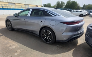 2025 B YD Ha n Long Range Electric Sedan - Product Image 2