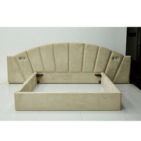 Lit double de style italien, luxe léger, avec structure en velours, pour usage domestique, chambre principale, design tendance
