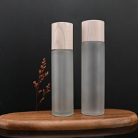 Botellas de Vidrio Esmerilado de 120 ml con Pulverizador de Plástico Blanco y Tapas de Madera Natural con Logotipo Grabado