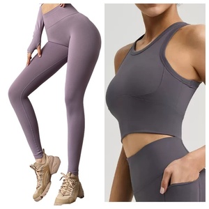 Spedizione Immediata. L'aspetto nudo alla moda è sexy. Gli atleti indossano abiti sportivi ad asciugatura rapida. Set Yoga Leggero da Donna per Fitness - Product Image 4