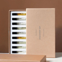 Boîte rigide de luxe avec fermeture magnétique en feuille d'or, gaufrage UV, finition mate, taille personnalisée pour coffret découverte de cosmétiques et parfums