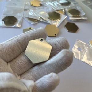 Sáng Tạo Hình Lục Giác Hình Dây Rút Brass Pet <span class=keywords><strong>Tag</strong></span> Lục Giác Kim Loại Trống Tùy Chỉnh ID <span class=keywords><strong>Tag</strong></span> Cho Mèo Và Chó Kim Loại Phụ Kiện Vật Nuôi - Product Image 4