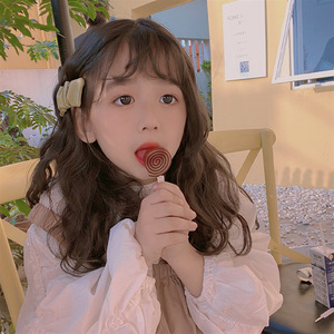 Perruque pour enfants sans colle HD, cheveux bouclés pour filles, couvre-tête complet, perruque synthétique à frange simulée pour bébé fille, longueur moyenne, fibres synthétiques pour enfants - Product Image 6