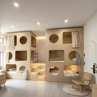 Lit capsule en bois sur mesure à 3 niveaux, type grotte, avec trous ronds, escaliers de rangement intégrés, pour auberges de jeunesse et gîtes