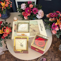Fleur éternelle rotative boîte à bijoux en plastique faite à la main préservée Saint Valentin fête des mères cadeau de Noël pour l'obtention du diplôme