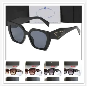 Gafas de Sol de Diseño Clásicas, Gafas de Sol para Playa y Exteriores para Hombre y Mujer, Opción de Combinación Triangular - Product Image 1