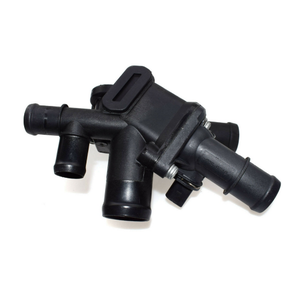 Carcasa del termostato del refrigerante del motor compatible con VWs AUDIs SKODAs MAZDAs Bora Flight Golf Mk4 <span class=keywords><strong>Mk5</strong></span> 06A121111A - Product Image 3