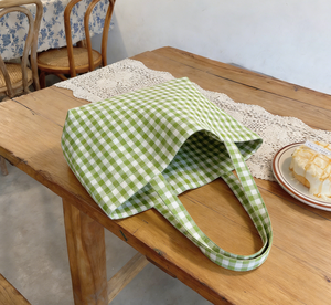 Sac fourre-tout en coton frais à carreaux avec motif quadrillé doublé de blanc et design gingham vert intégral - Product Image 3