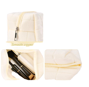 Sac <span class=keywords><strong>de</strong></span> maquillage <span class=keywords><strong>en</strong></span> peluche stockage cosmétique rouge à lèvres pour femmes fermeture éclair grand voyage <span class=keywords><strong>trousse</strong></span> <span class=keywords><strong>de</strong></span> <span class=keywords><strong>toilette</strong></span> pochette transportant velours <span class=keywords><strong>tissu</strong></span> sac - Product Image 3