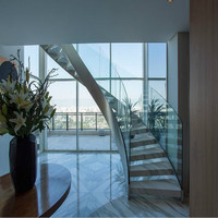 Escaliers courbes personnalisés avec différents types de designs d'escaliers en marbre naturel pour villa