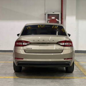 Auto Usata <span class=keywords><strong>Skoda</strong></span> Octavia 2022, <span class=keywords><strong>Berlina</strong></span> 1.5L Guida a Sinistra, Vendita all'Ingrosso e al Dettaglio - Product Image 4