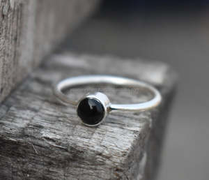 แหวนเงินแท้ 925 นิลดํา พลอยธรรมชาติ เครื่องประดับเงินทํามือสวยงาม - Product Image 3