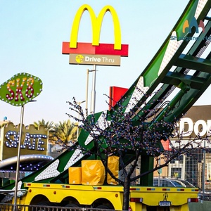Grand équipement d'amusement extérieur monté sur remorque : Manège Frisbee à rotation 360° <span class=keywords><strong>et</strong></span> balançoire pendulaire pour parcs d'attractions <span class=keywords><strong>et</strong></span> fêtes foraines - Product Image 3