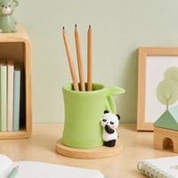 Porte-stylo en résine en forme de panda vert mignon, organisateur de bureau en forme d'animal et objet décoratif pour l'école, le bureau, la maison, les cadeaux