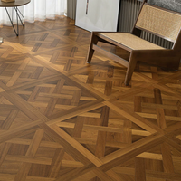 Plancher multicouche en bois massif de chêne fumé brossé Résistant à l'humidité Maison Vintage Artistique Versailles Parquet Plancher en bois composite