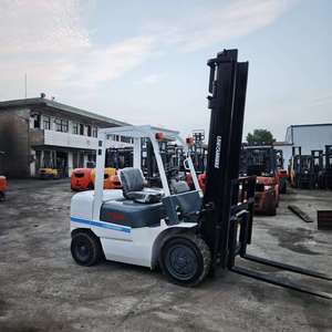 Montacargas Diésel Usado TCM FD30 de 3 Toneladas con Mástil Hidráulico de Dos Etapas, Neumáticos Sólidos, Tracción Delantera y Operación con Asiento - Product Image 4