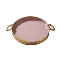 Plateau de service rond en métal émaillé rose avec bordure dorée satinée et poignées en forme de feuille ovale pour table basse, desserts et collations (vente en gros)