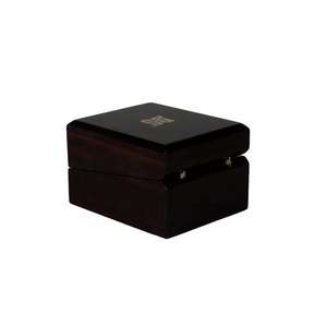 Caja de Exhibición para Relojes DS DSO-1007 de Madera Maciza Cuadrada Hecha a Mano de Alta Calidad y Ecológica con Logotipo Estampado en Caliente - Product Image 3