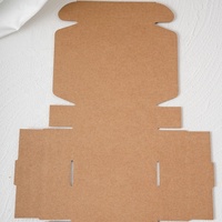 Boîte en carton ondulé personnalisée Talent avec revêtement UV, estampage à chaud, doublure en mousse, poignées en ruban, papier artistique pour l'emballage de vêtements et de chaussures