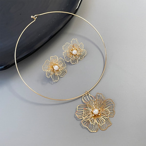 Tuyên Bố Lớn Hình Học Stud Bông Tai Phụ Nữ Không Thường Xuyên Mạ Vàng Hình Học Hoa Mặt Dây Chuyền Vòng Cổ Phóng Đại Trang Sức Bộ - Product Image 5