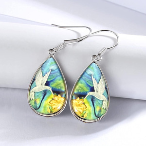 Orecchini pendenti a forma di colibrì da sogno per donna, regalo artistico e unico, gioielli alla moda - Product Image 3