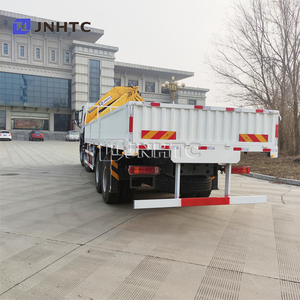 Camion de fret SINOTRUK HOWO 4X2 6X4 8x4 avec <span class=keywords><strong>grue</strong></span> de 5 à 20 tonnes - Product Image 2