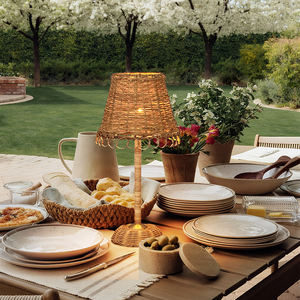 Moderne Bambus-Tischlampe mit Kabelloser Aufladung und Rattan-Lampenschirm, Hochzeitsdekoration, Anpassbare Stoffausführung - Product Image 1