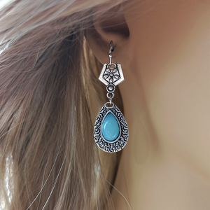 Orecchini Pendenti Boho con Luna Intagliata e Dettagli in Stile Opale, Design Vintage, Accessori di Moda per Donne - Product Image 2