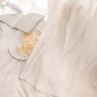 Rideaux en voile blanc motorisés ZSTARR Designs, textiles de maison élégants et luxueux pour hôtels, utilisation pour les fenêtres.