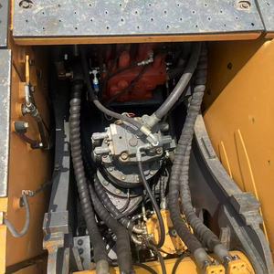 Excavatrice sur pneus Hyundai 210W-9 d'occasion, faible nombre d'heures de fonctionnement, pour travaux routiers municipaux. - Product Image 5