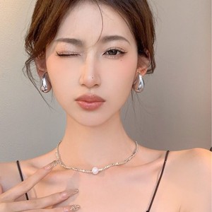 ต่างหูห่วงทรงหยดน้ำขนาดใหญ่ ดีไซน์เก๋ วัสดุโลหะสีเงินขัดเงา รูปทรงหยดน้ำแบบโปร่ง ต่างหูแฟชั่น - Product Image 2