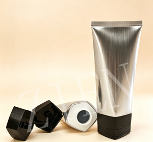 45mm 100 bis 200ml Kaltpräge-Kosmetiktube mit vertikaler Haarlinienstruktur, gebürsteter Oberfläche und fünfeckigem Klappverschluss für Herrenpflege - Product Image 3