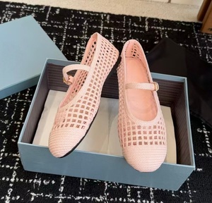 Sandalias Planas de Malla Transpirable con Tiras y Punta Redonda para Mujer, Estilo Mary Jane, con Diseño Calado de Ganchillo, Colección Verano 2026 - Product Image 3
