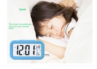 Jam pintar elektronik anak-anak, arloji Alarm kecil diam di samping tempat tidur