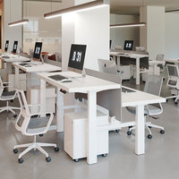 Table de travail moderne relevable pour deux personnes avec cloison, bureau double électrique réglable en hauteur en bois massif pour ordinateur, bureau de personnel avec écran blanc