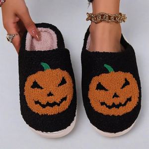 Yl-25167 Pantoufles d'hiver en peluche personnalisables pour femmes et hommes - Chaussons chauds et douillets pour la maison Odm/oem - Product Image 5