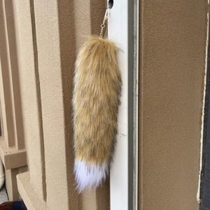 Vente en gros de porte-clés colorés en fausse <span class=keywords><strong>fourrure</strong></span> de renard, breloque mode avec pompon pour sac à main pour femme - Product Image 4