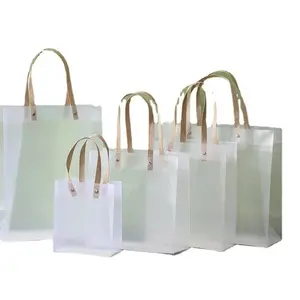 Sacolas plásticas transparentes ecológicas personalizadas de fábrica para presente de compras em PVC PP, sacolas plásticas para ferramentas de maquiagem com logotipo personalizado