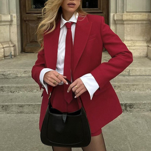 Elegante Completo Rosso da Donna Due Pezzi 2026, Blazer con Maniche Lunghe, Tasche e Bottoni, Shorts a Vita Alta - Product Image 3