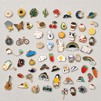 XR Vente en gros de pins en émail personnalisés en vrac, collection assortie de pins de revers et broches en émail souple Kawaii, motifs animaux, nourriture et cadeaux