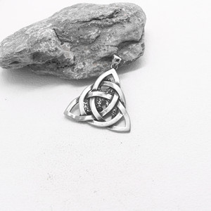 Yunnique-collar con colgante triangular de acero inoxidable para hombre y mujer, joyería de moda con diseño geométrico - Product Image 3