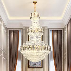 Большая хрустальная люстра в вестибюле - Product Image 4