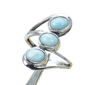 Anillo de Plata de Ley 925 con Tres Piedras de Larimar, Engaste en Bisel, Joyería Minimalista Unisex para Uso Diario - Product Image 1