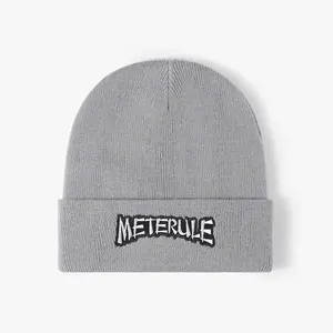 Chapeau bonnet personnalisé teint en plaine 100% acrylique bonnet tricoté chaud haute qualité hiver Logo personnalisé unisexe adultes Image brodée
